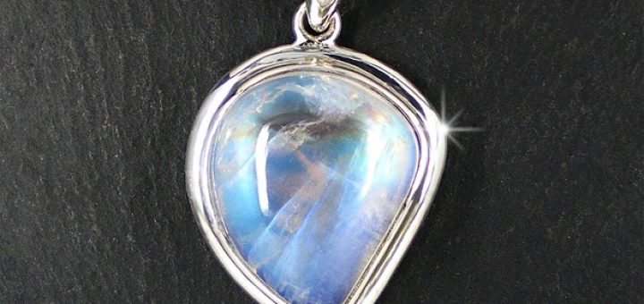 pendentif pierre de lune