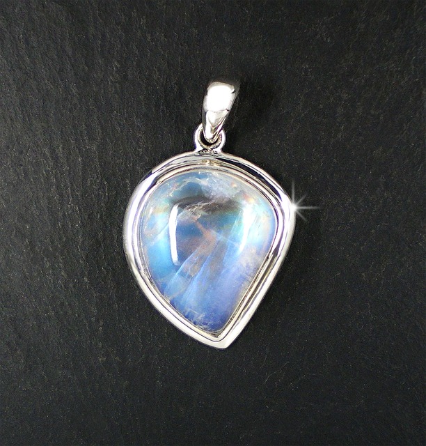 pendentif pierre de lune